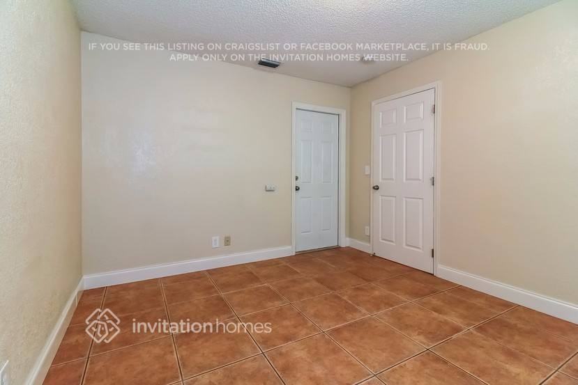 5447 Twin Oakes Rd - Photo 4 of 22