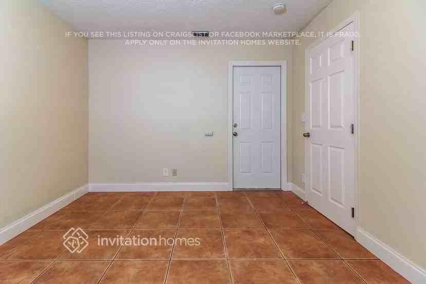 5447 Twin Oakes Rd - Photo 5 of 22