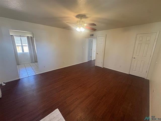 909 10th Street Ct - Photo 2 of 8