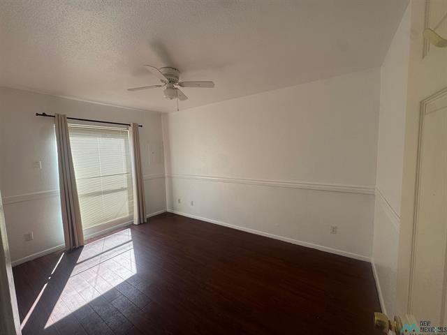 909 10th Street Ct - Photo 5 of 8