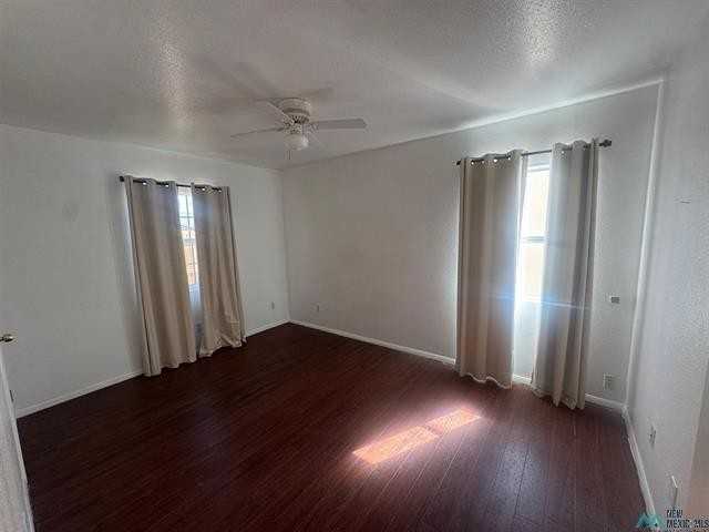 909 10th Street Ct - Photo 6 of 8