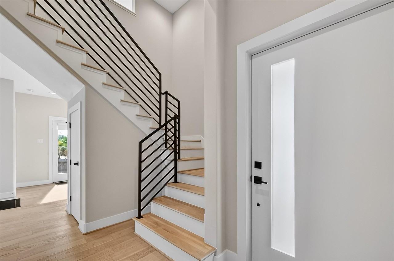 2511 N Macgregor Way - Photo 5 of 42