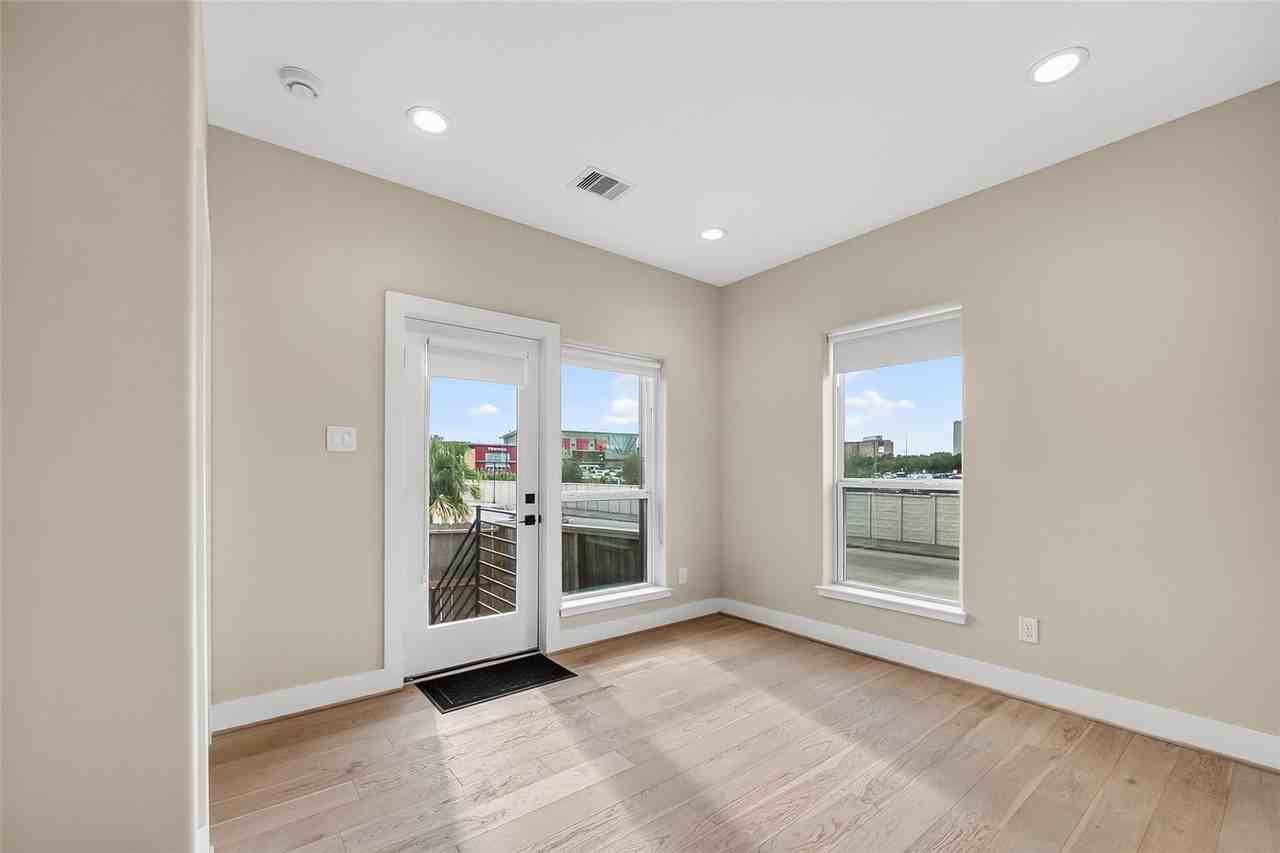 2511 N Macgregor Way - Photo 6 of 42