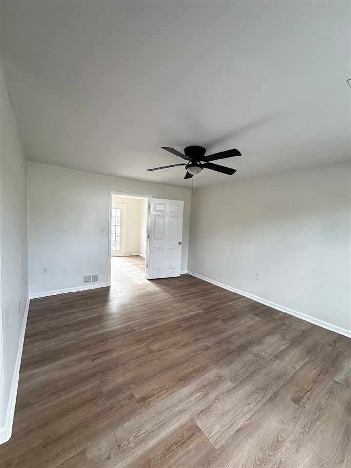 1225 N Lee Dr - Photo 4 of 17