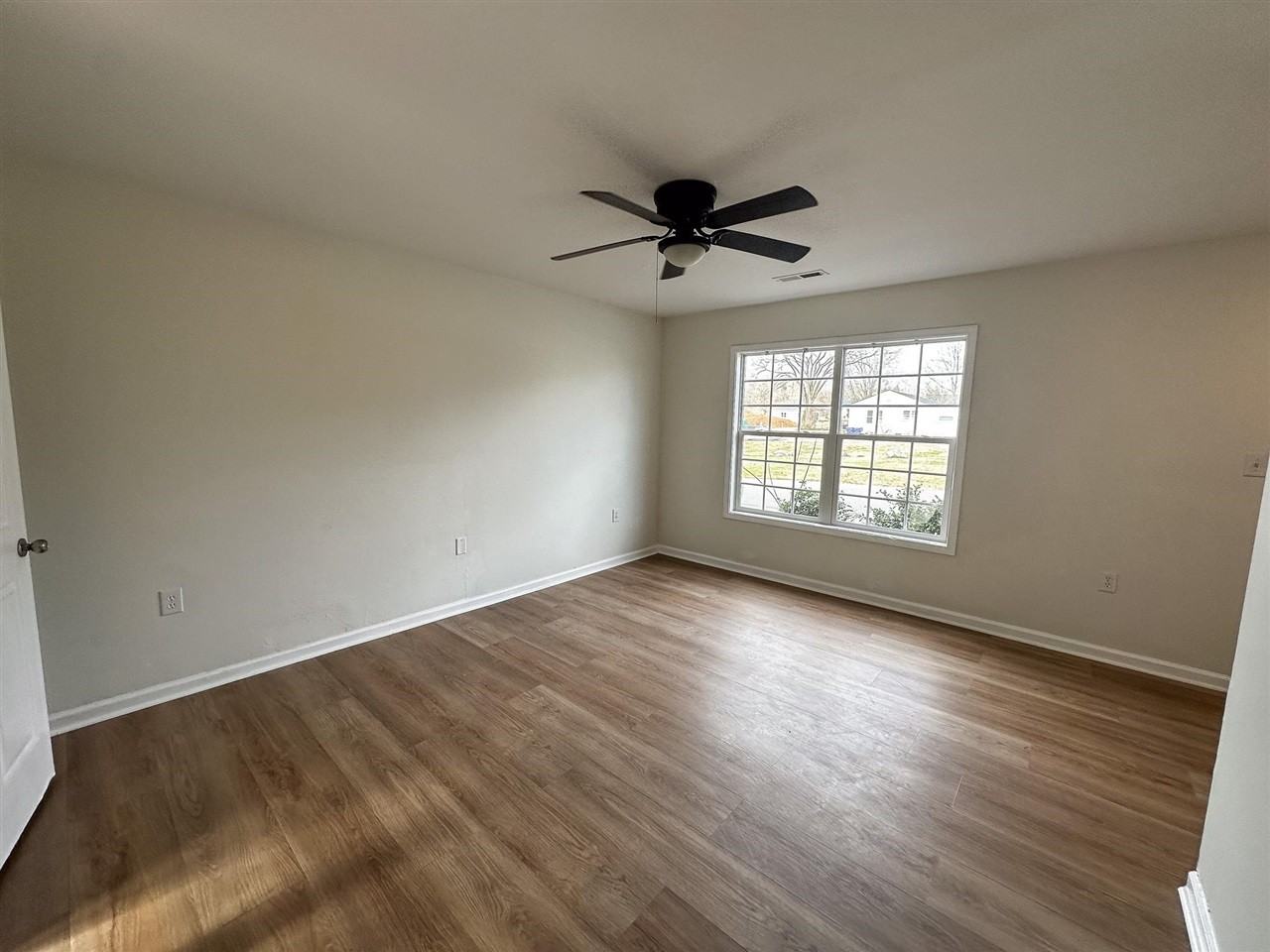 1225 N Lee Dr - Photo 5 of 17