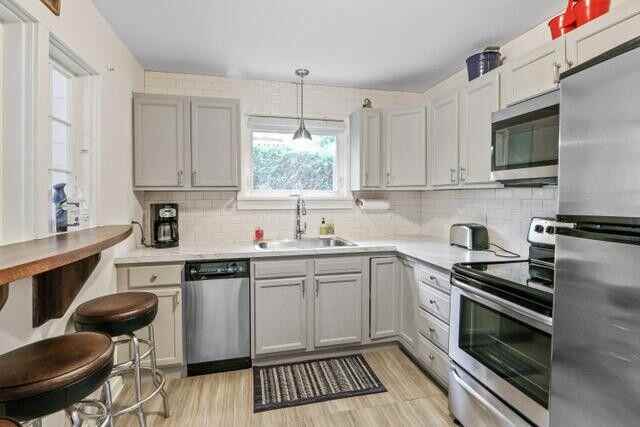 3 Geneva Ln - Photo 3 of 15