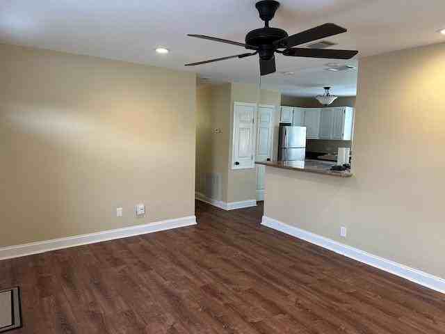 2124 Dupont Dr - Photo 4 of 15