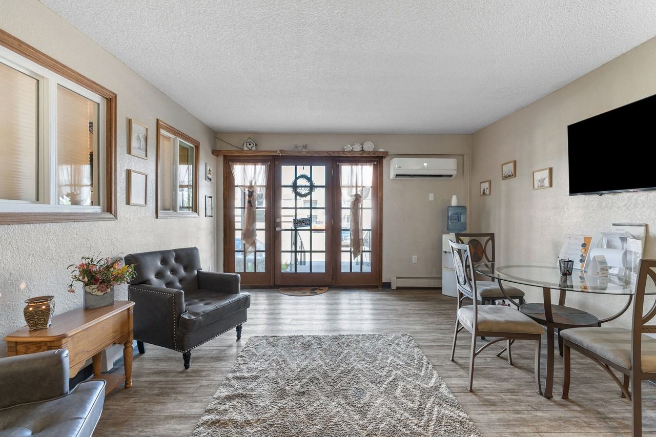 Mountain View Apartments - Photo 3 of 22