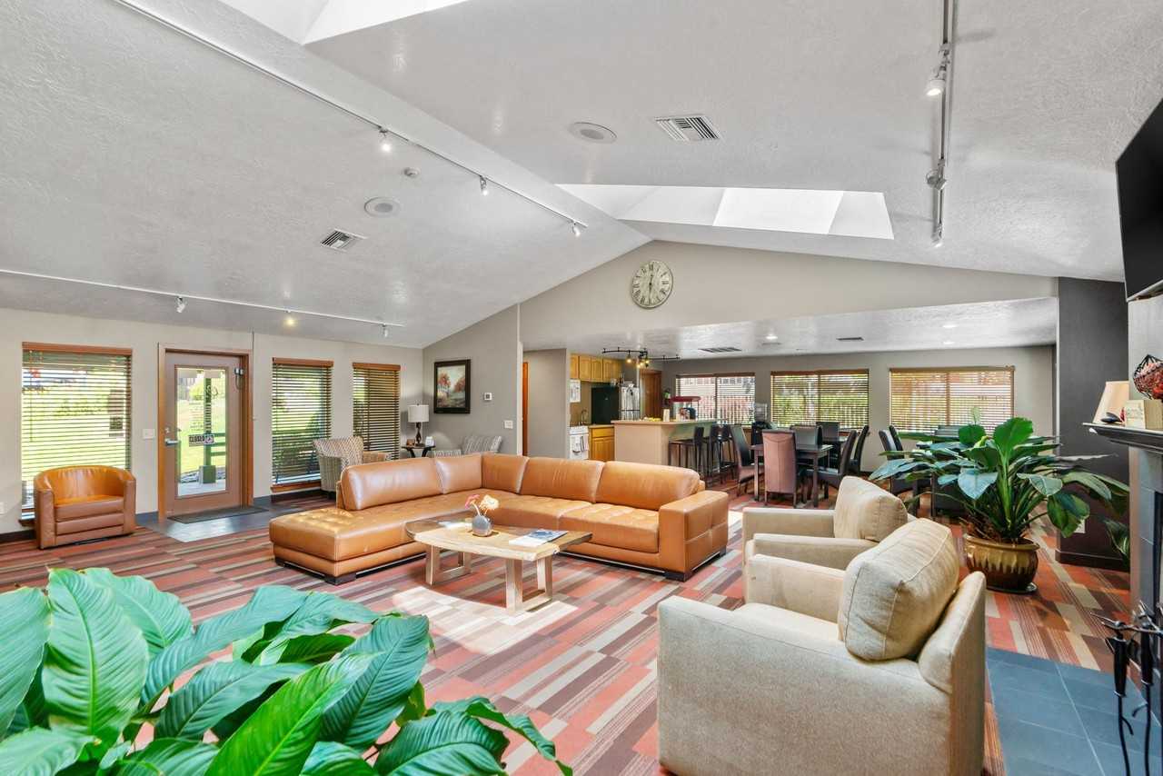 Creekside Apartments - Photo 5 of 35