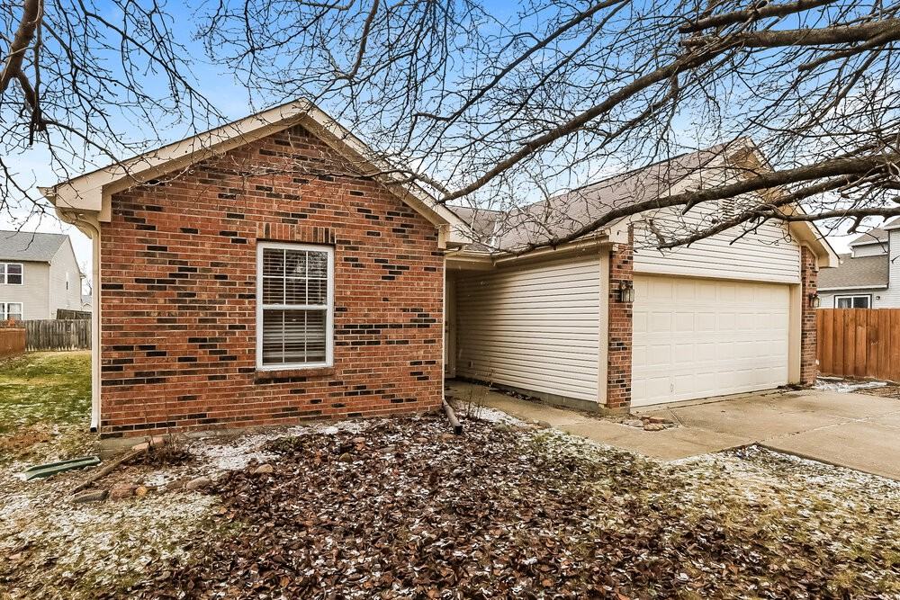 5842 Kiah Ct - Photo 3 of 16