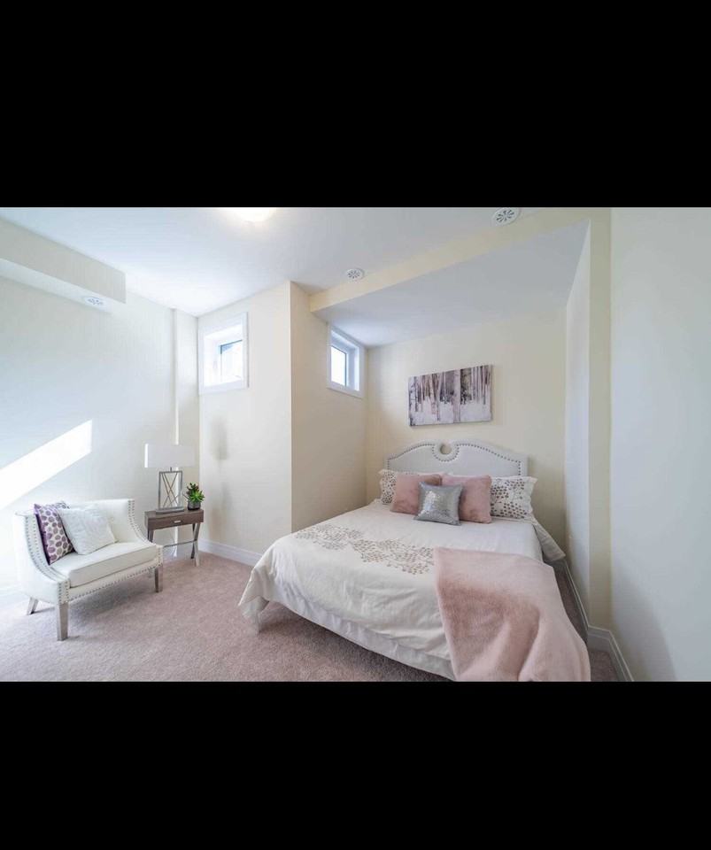 721 Lawrence Avenue West - Photo 5 of 13