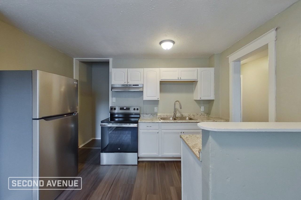 2114 Greenwood Ave - Photo 2 of 27