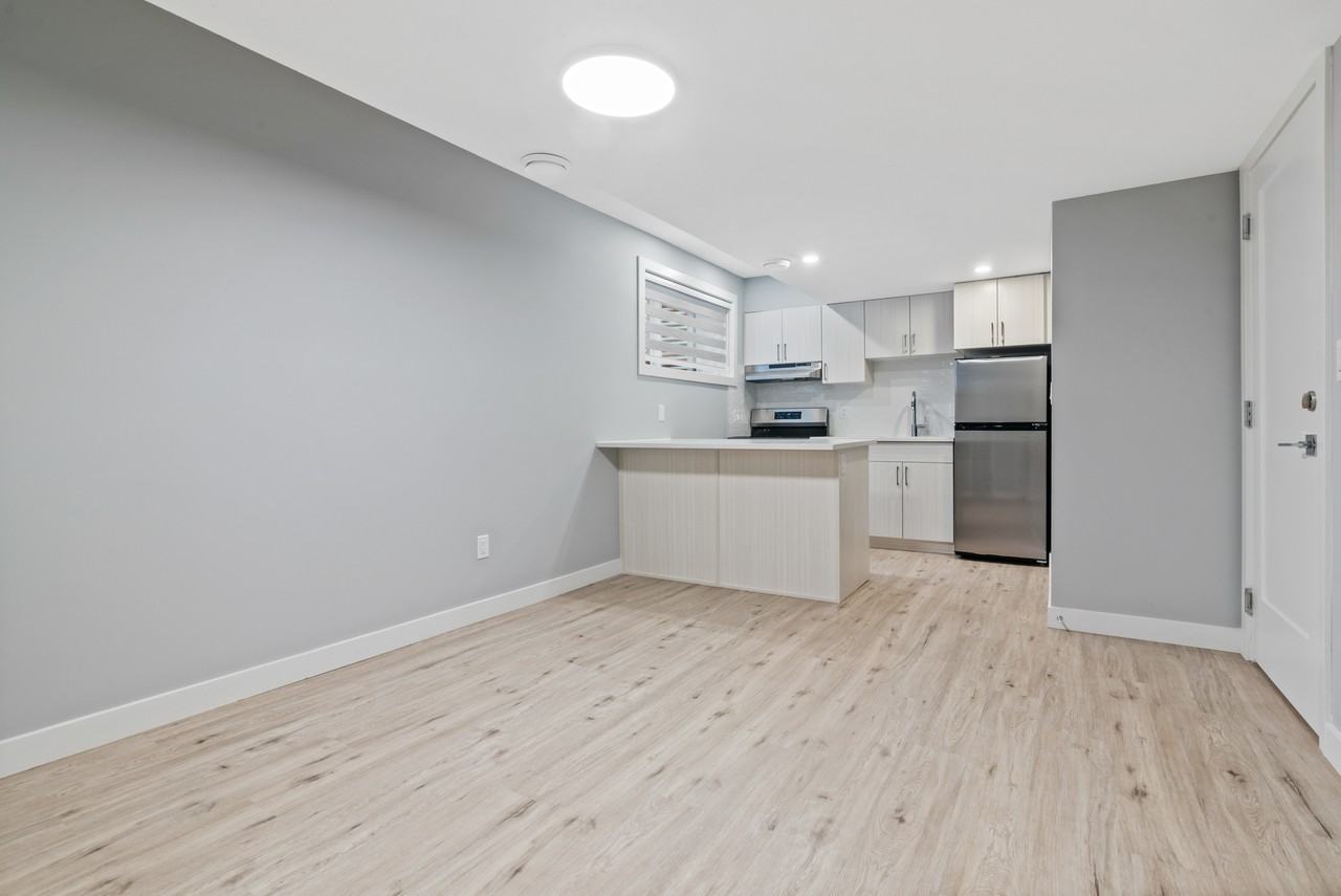 10467 149 Street - Photo 4 of 13