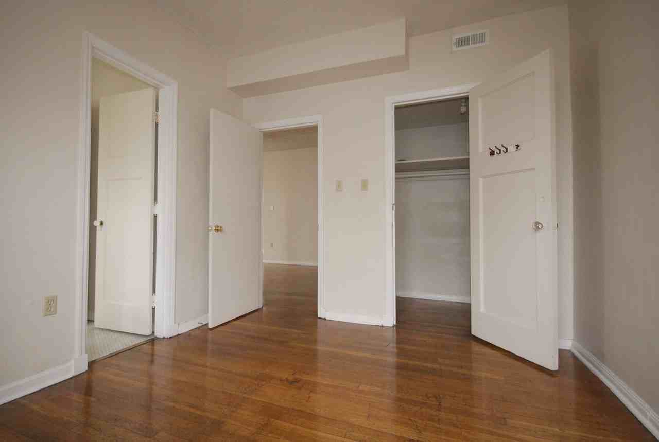 Stanton Apartments - Photo 4 of 9