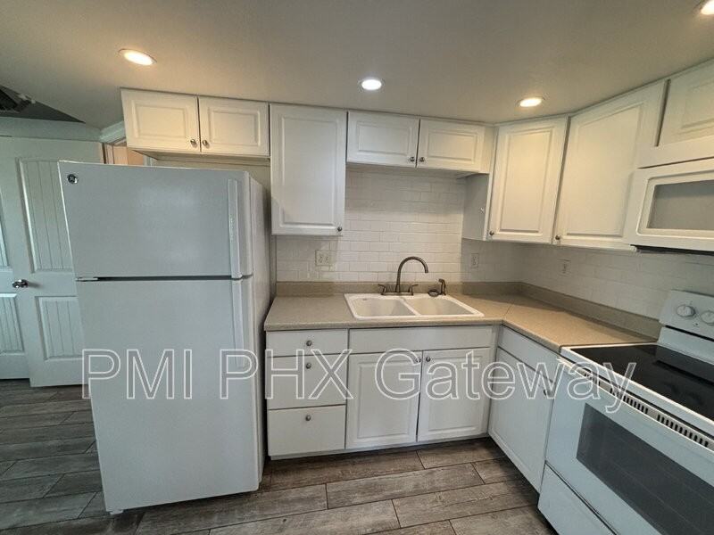 149 1/2 E Butte Ave - Photo 3 of 5