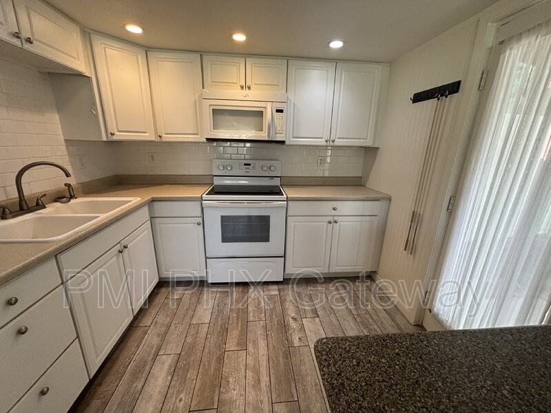 149 1/2 E Butte Ave - Photo 4 of 5