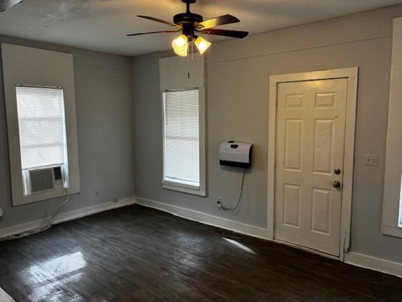 7121 Bloxham Ave - Photo 5 of 11