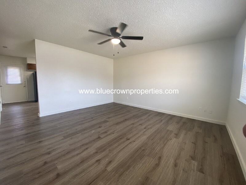 1119 Suburban St - Photo 3 of 12