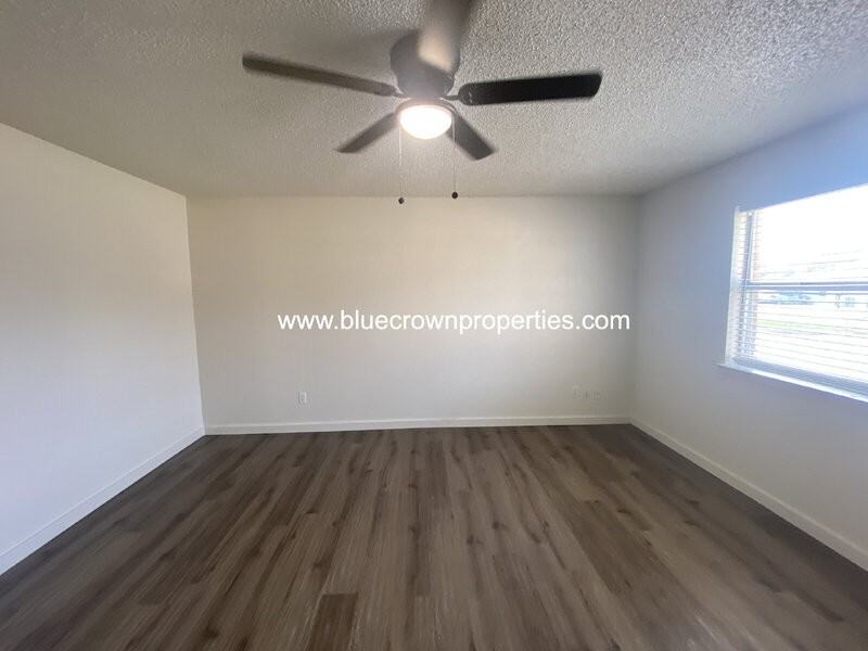 1119 Suburban St - Photo 4 of 12