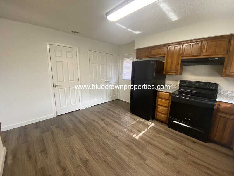 1119 Suburban St - Photo 6 of 12