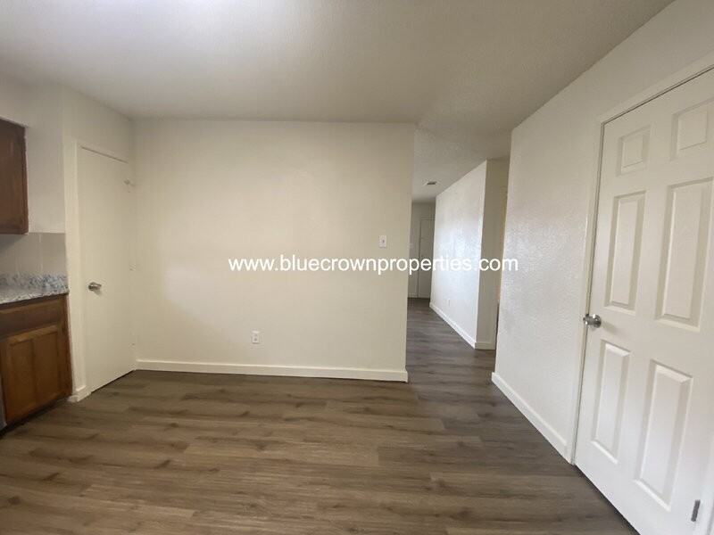 1119 Suburban St - Photo 7 of 12