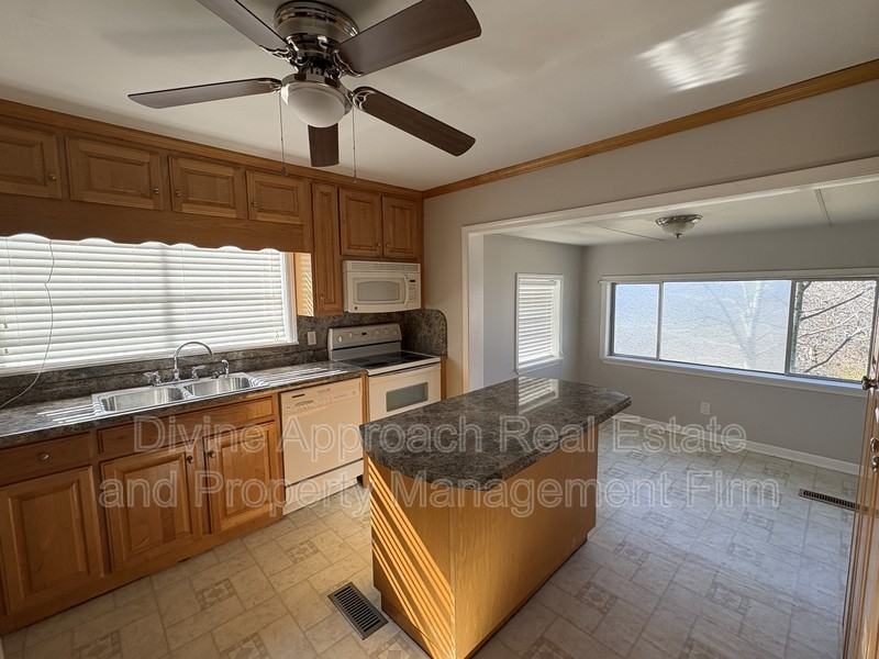 126 Concord Highland Dr - Photo 4 of 15