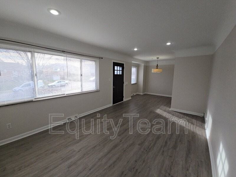 5462 Joey Ter - Photo 3 of 21