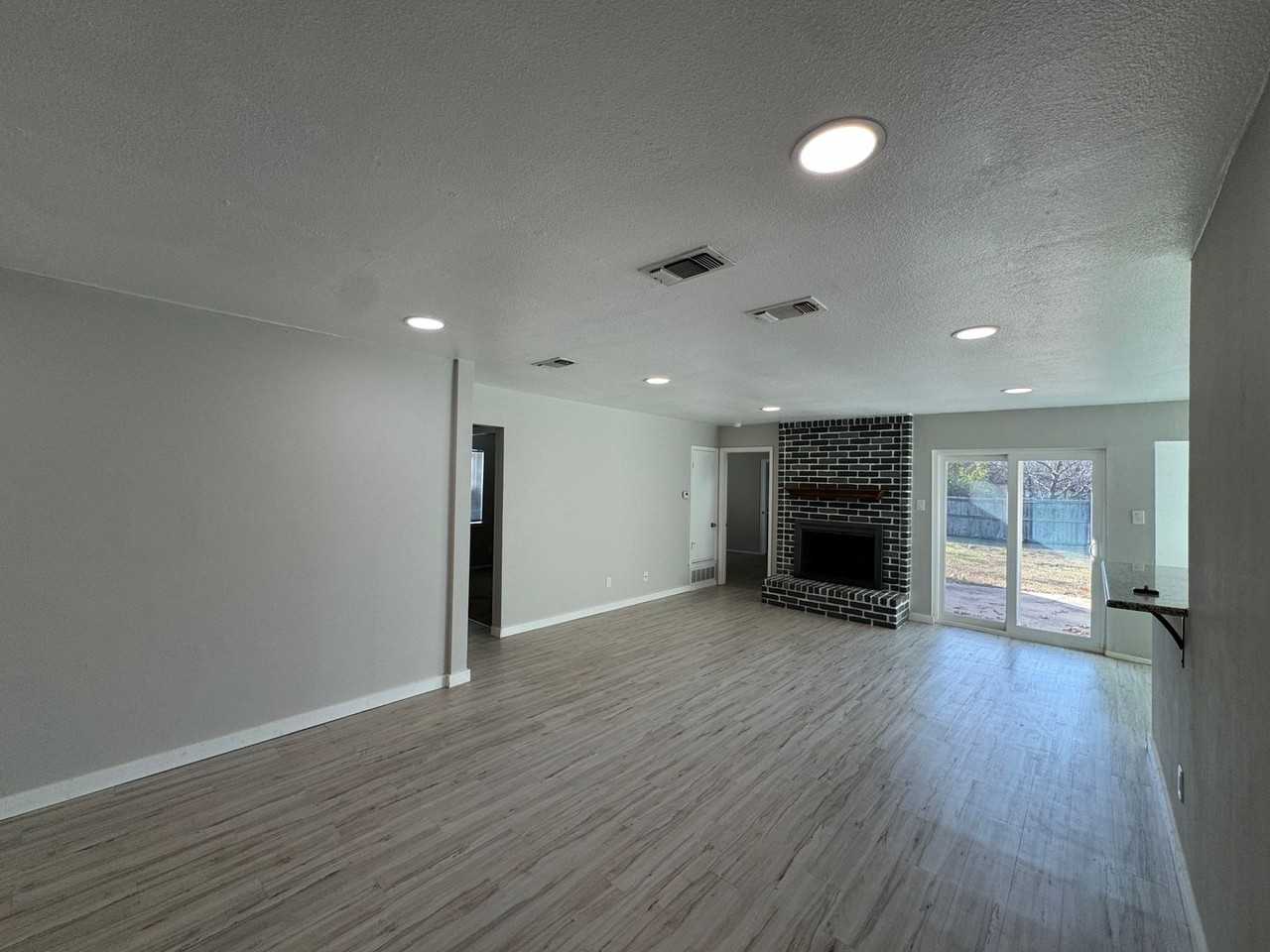 4310 Prairie Dr - Photo 3 of 30