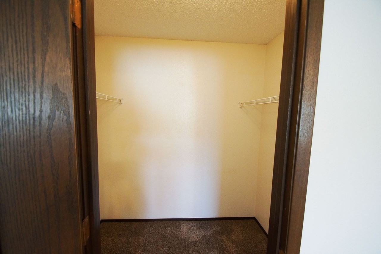 Larpenteur Estates 1270, LLC - Photo 3 of 22