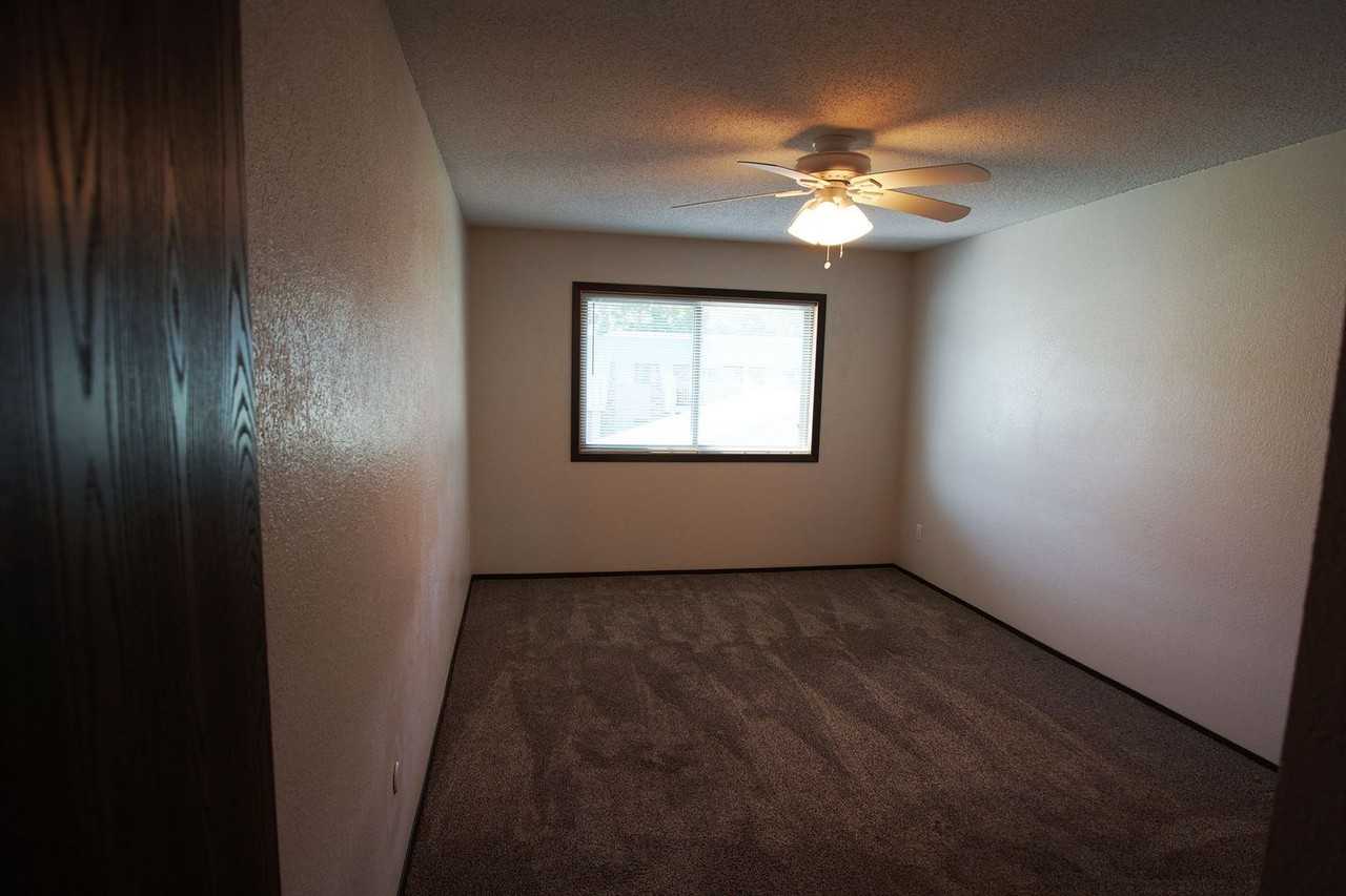 Larpenteur Estates 1270, LLC - Photo 4 of 22