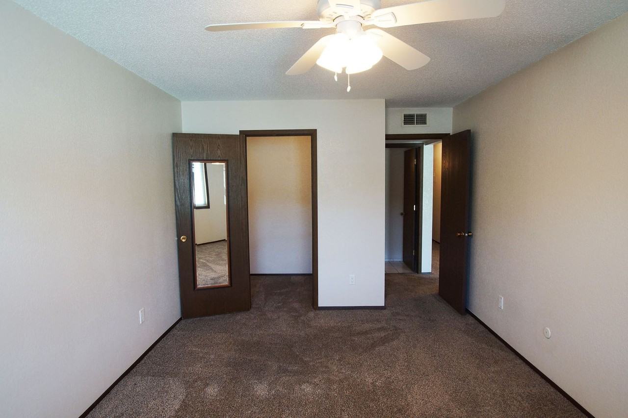 Larpenteur Estates 1270, LLC - Photo 5 of 22