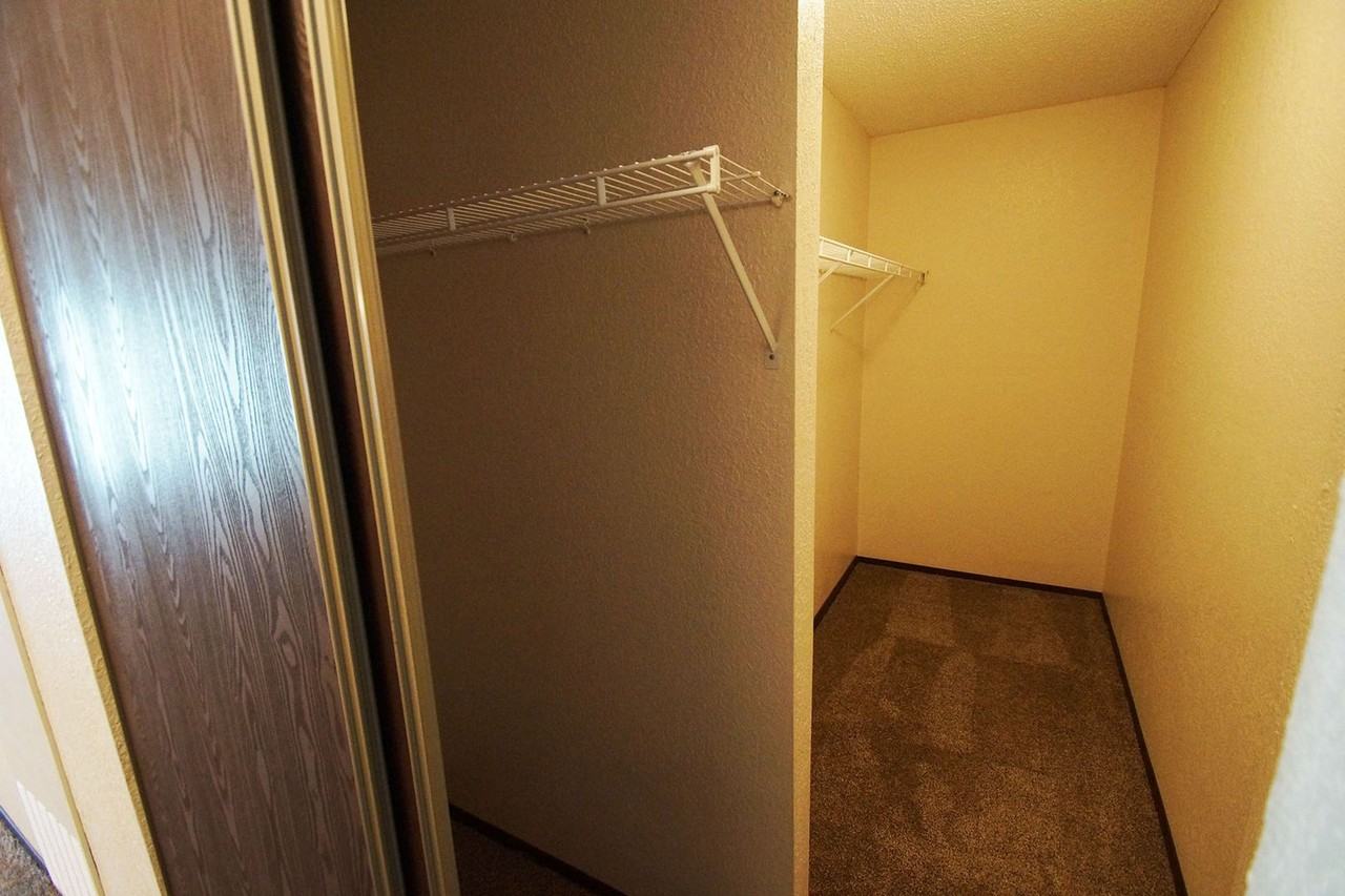 Larpenteur Estates 1270, LLC - Photo 7 of 22