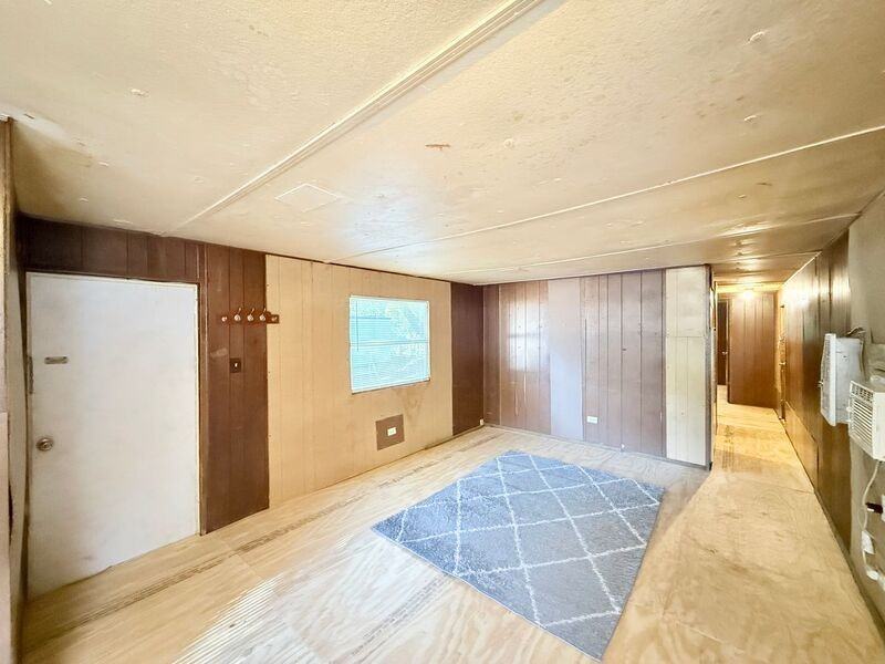 531 Amber St #GLE - Photo 2 of 8