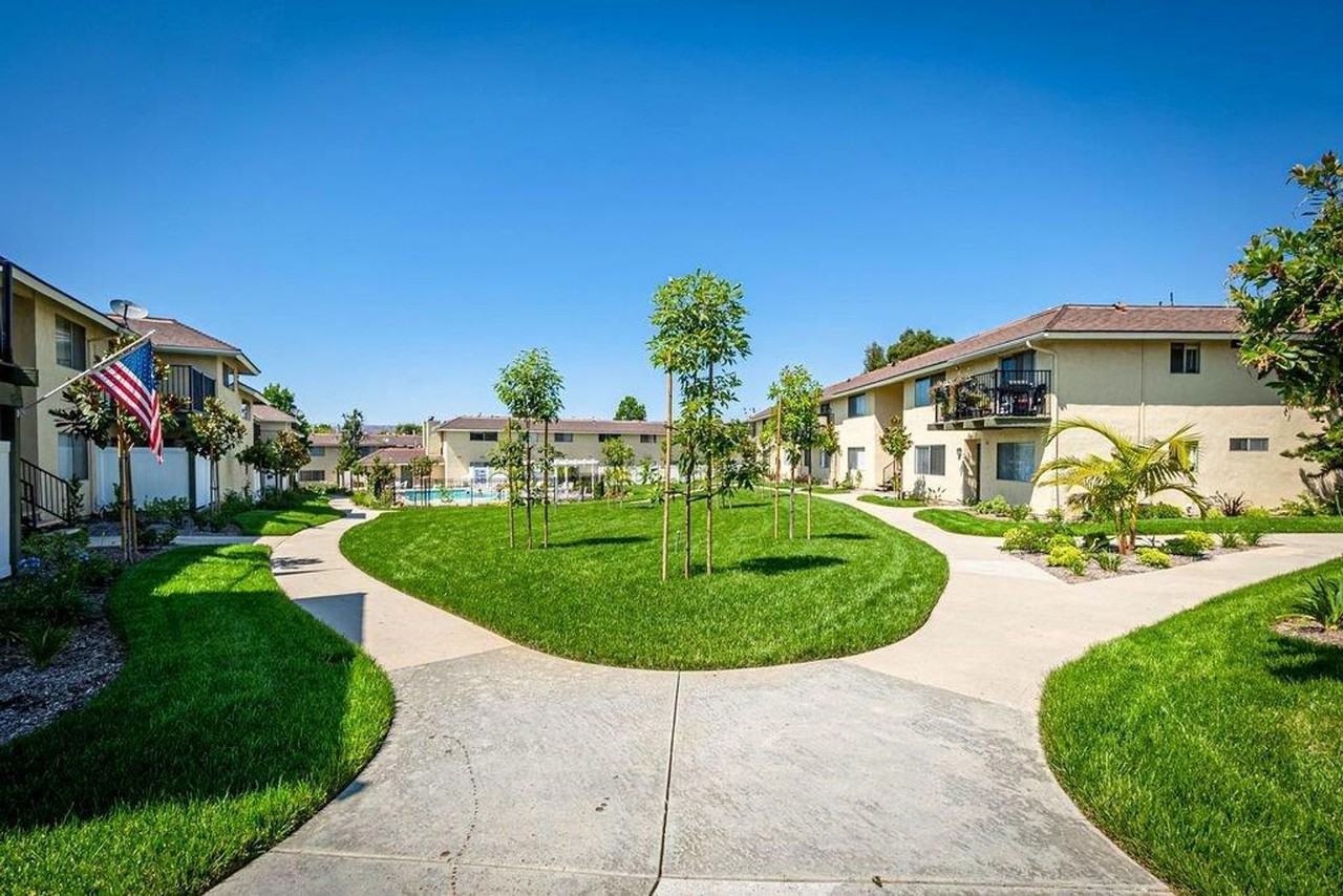 ROLLING HILLS MANOR APTS - Photo 3 of 21