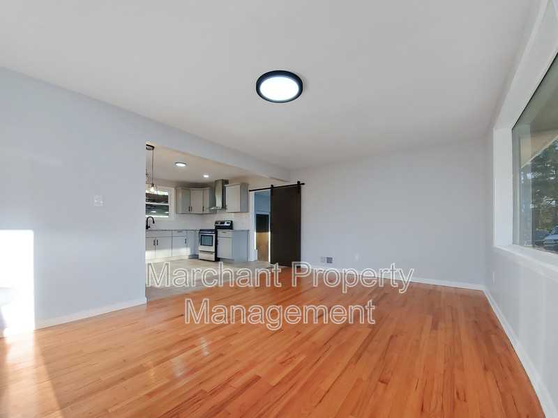 1104 Dorothy St - Photo 4 of 27