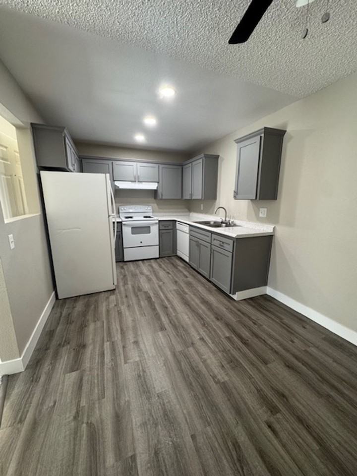 Autumn Run Apartments - Photo 2 of 35