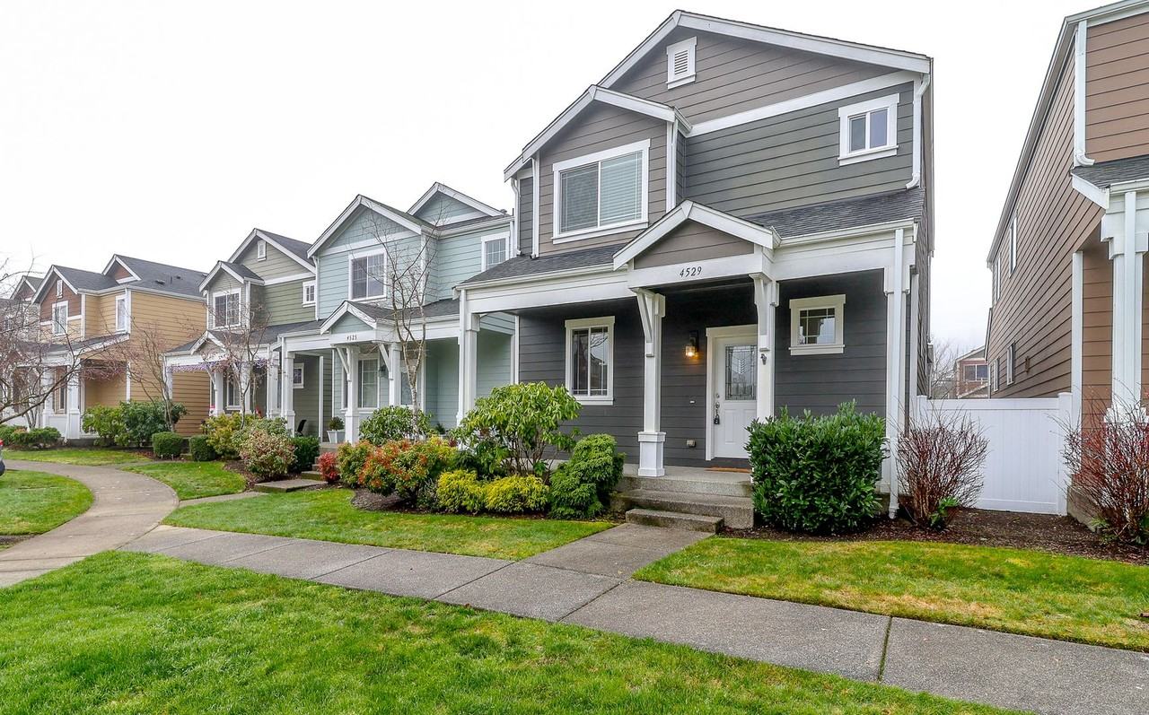 4529 Mckinley St Ne - Photo 3 of 48