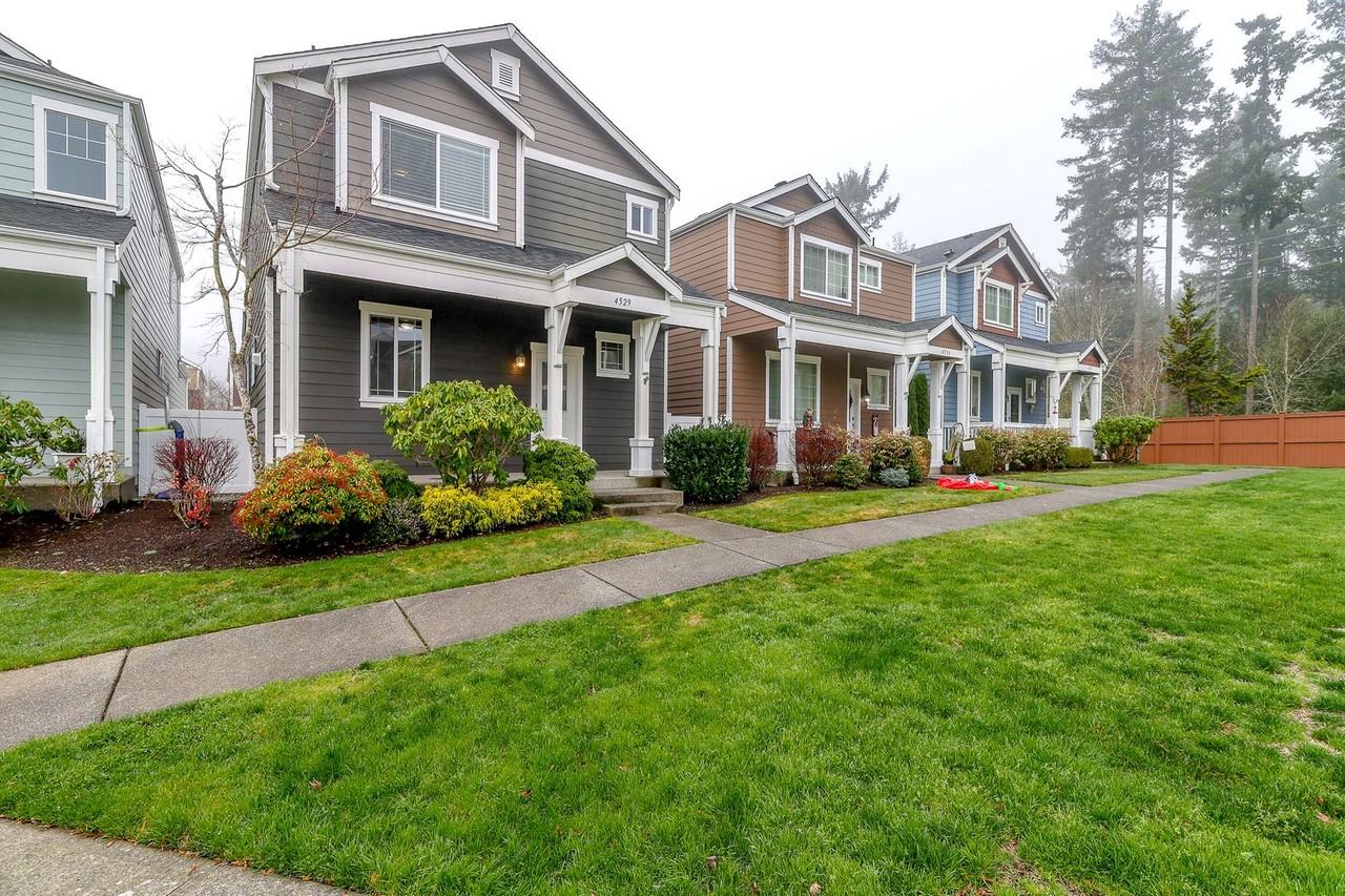 4529 Mckinley St Ne - Photo 4 of 48