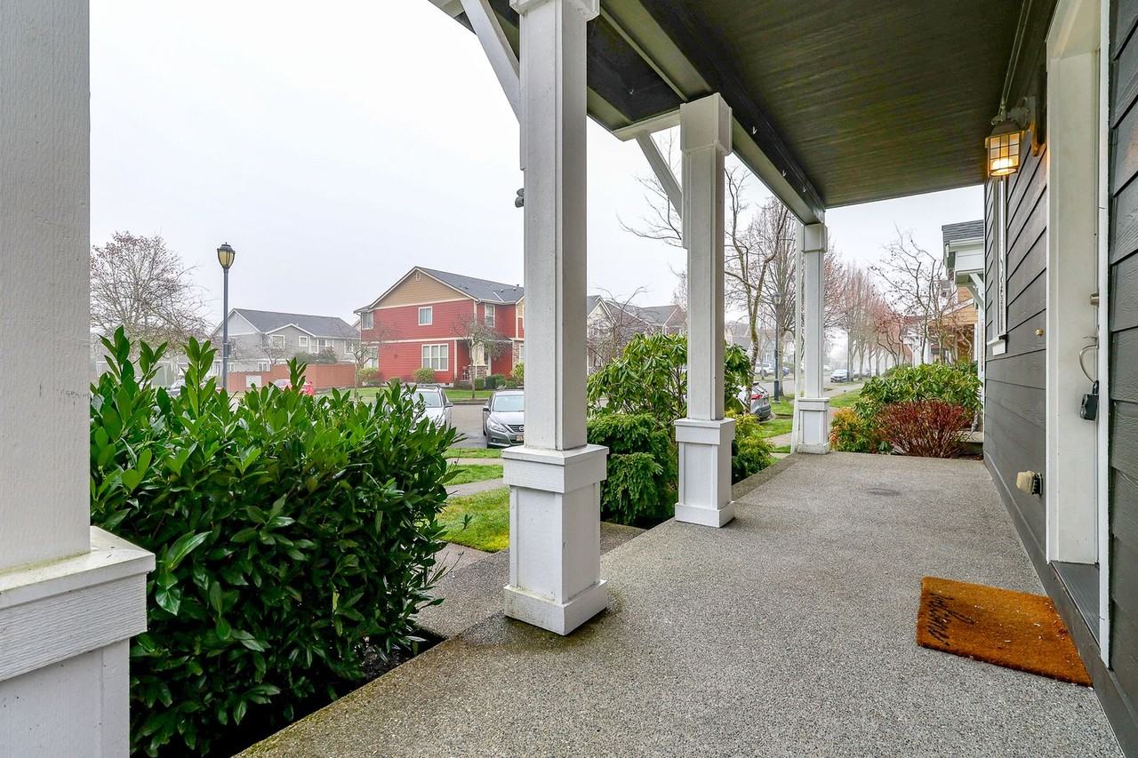 4529 Mckinley St Ne - Photo 7 of 48