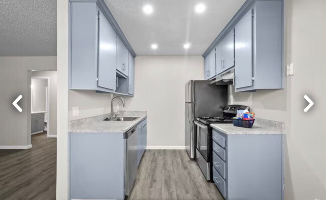 Castle Apartments - Photo 2 of 11