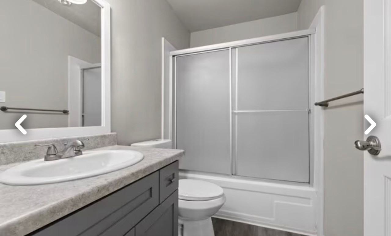 Castle Apartments - Photo 6 of 11