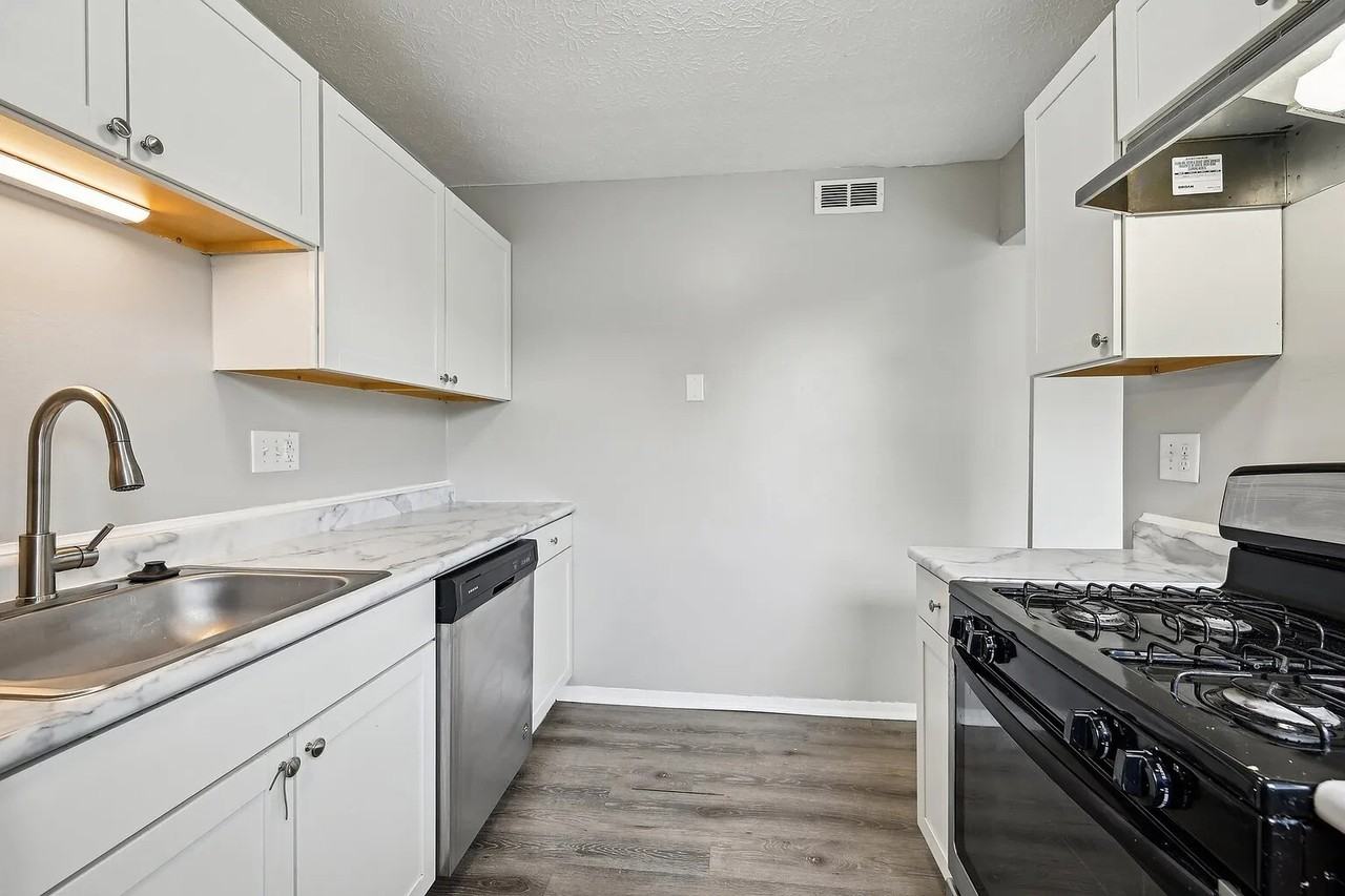 925 West 5th Street - Photo 5 of 50