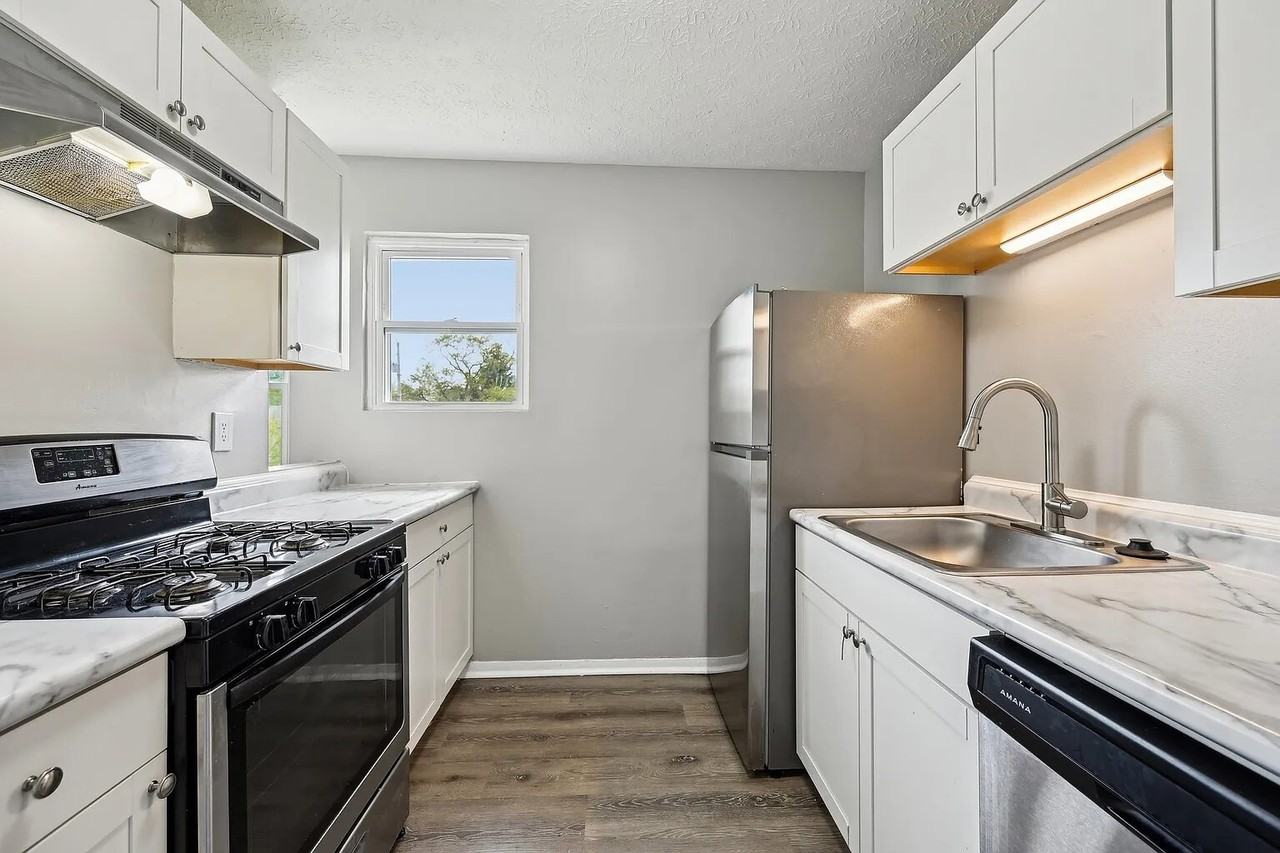 925 West 5th Street - Photo 3 of 37