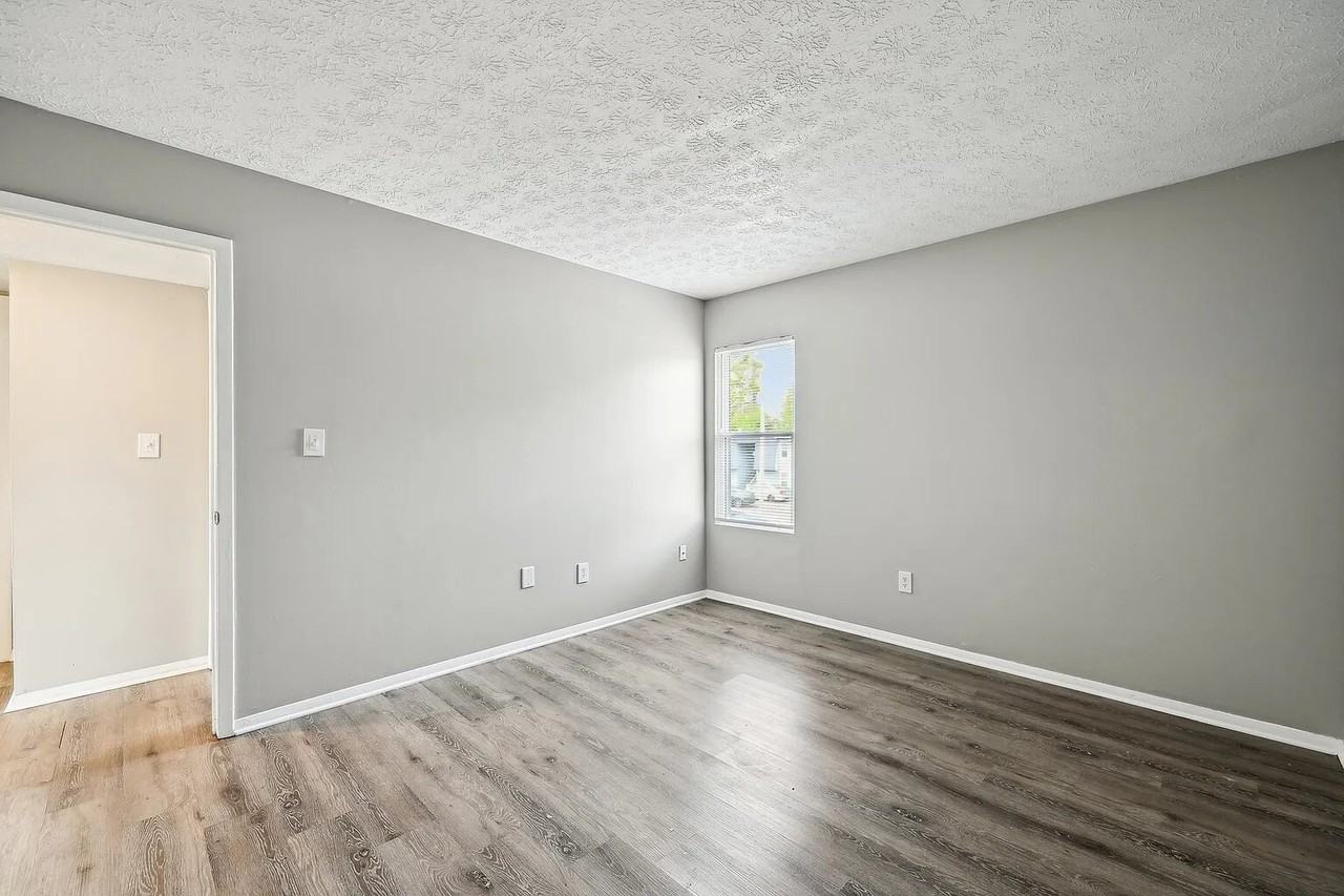 925 West 5th Street - Photo 6 of 37