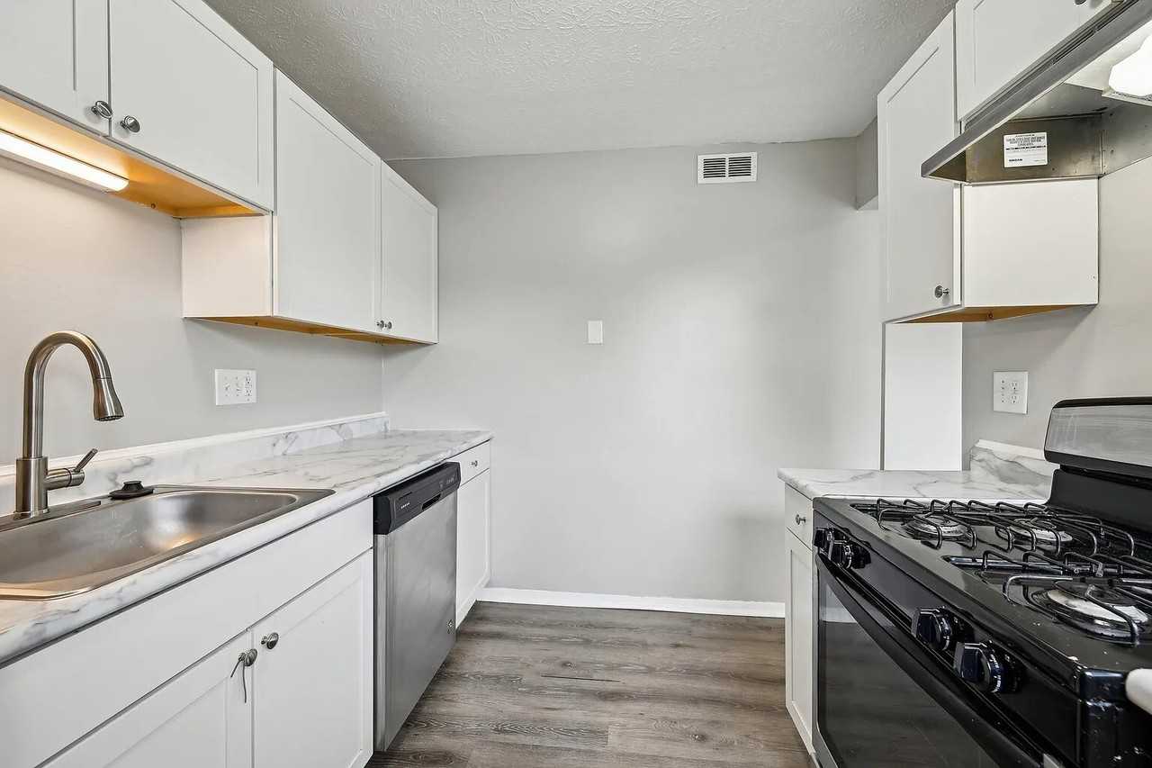 925 West 5th Street - Photo 5 of 50