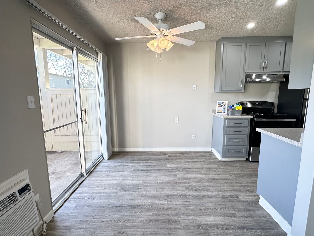 Sahara Apartments - Photo 2 of 9