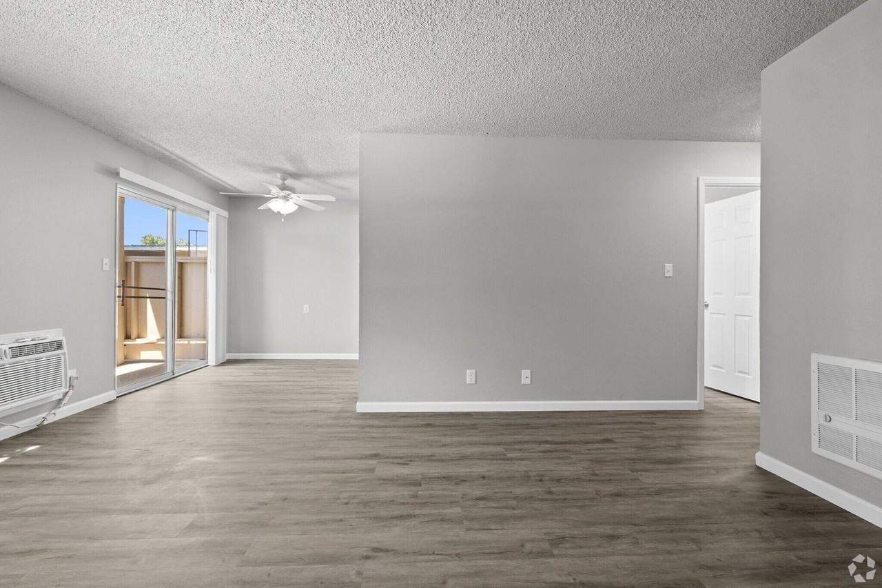 Sahara Apartments - Photo 4 of 9