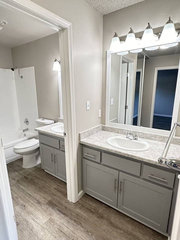 Sahara Apartments - Photo 6 of 9