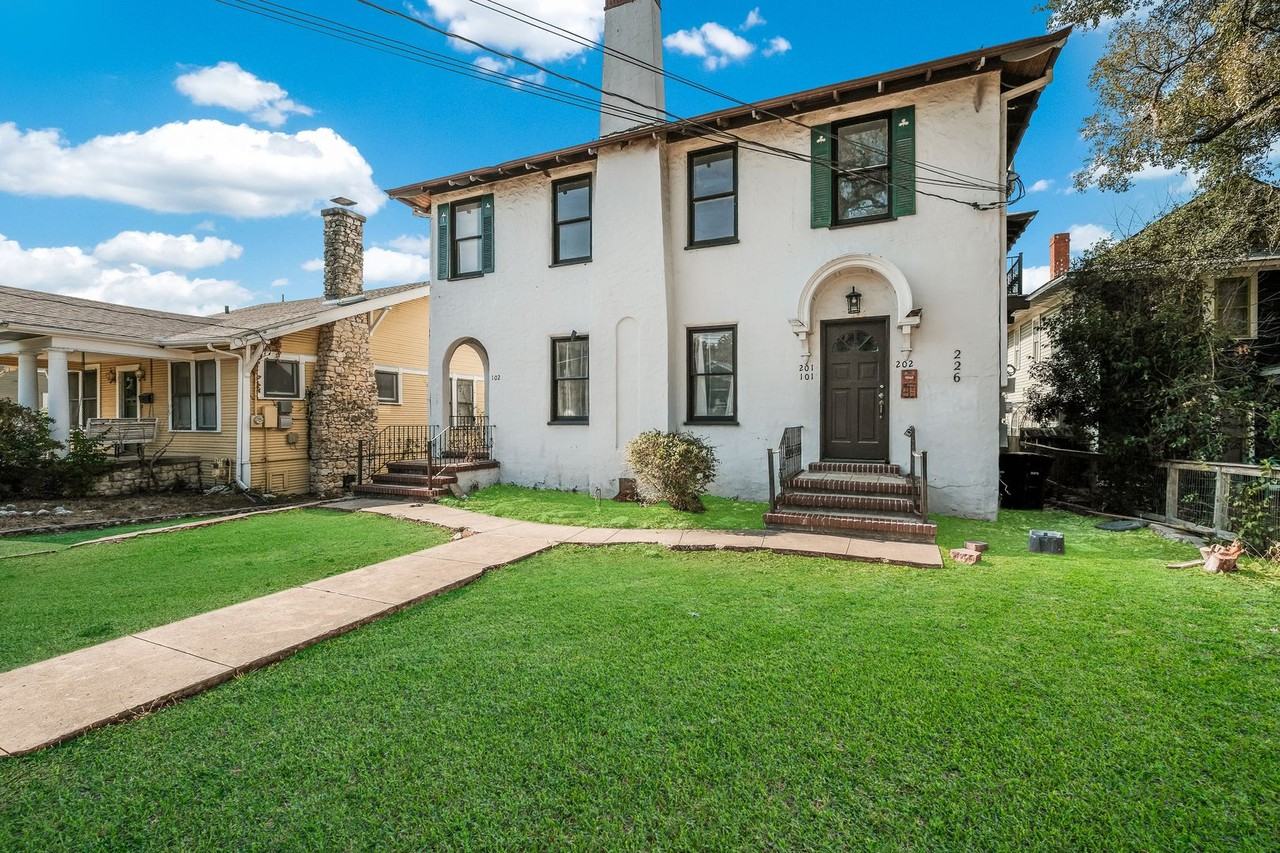 Historic Monte Vista Meets Modern Convenience - Photo 5 of 24