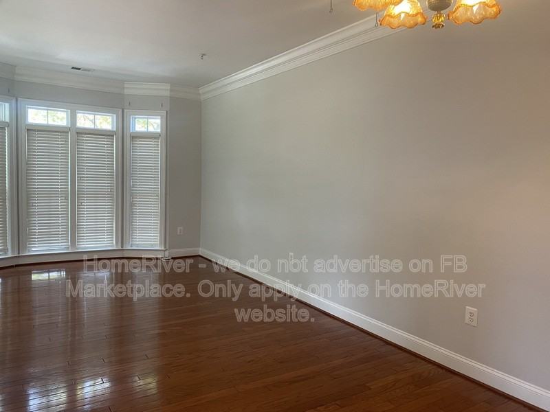 910 Slaters Ln - Photo 4 of 22